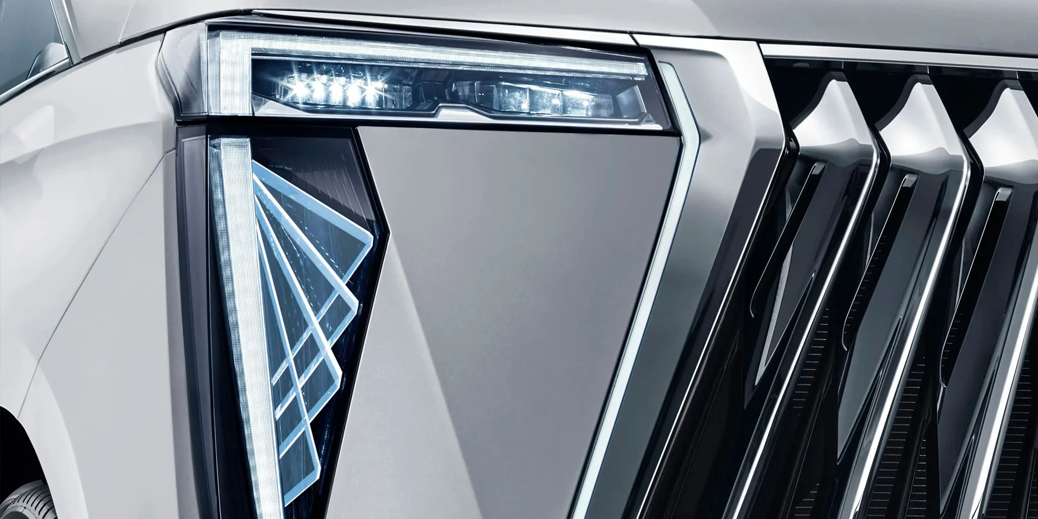 Diseño imponente con faros LED adaptativos